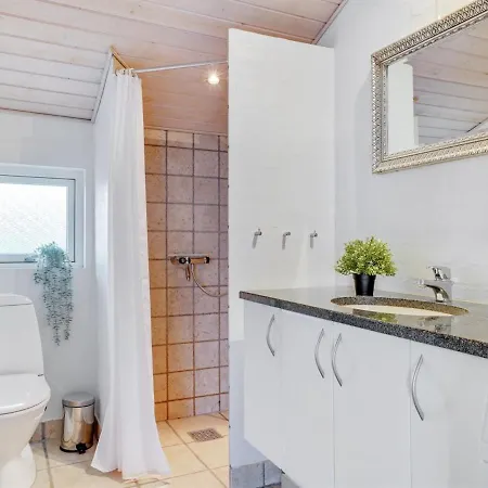 Holiday home Lauri Lokken