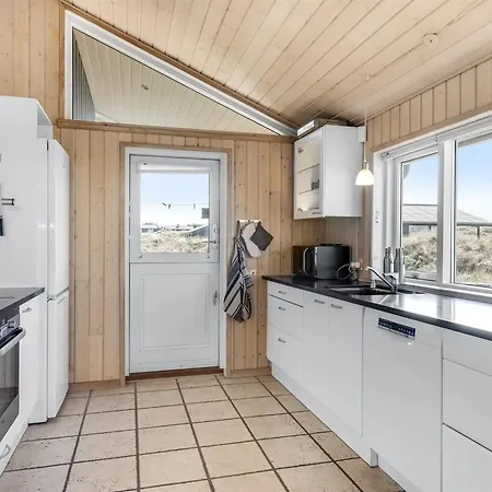Lauri - 350m From The Sea By Interhome
